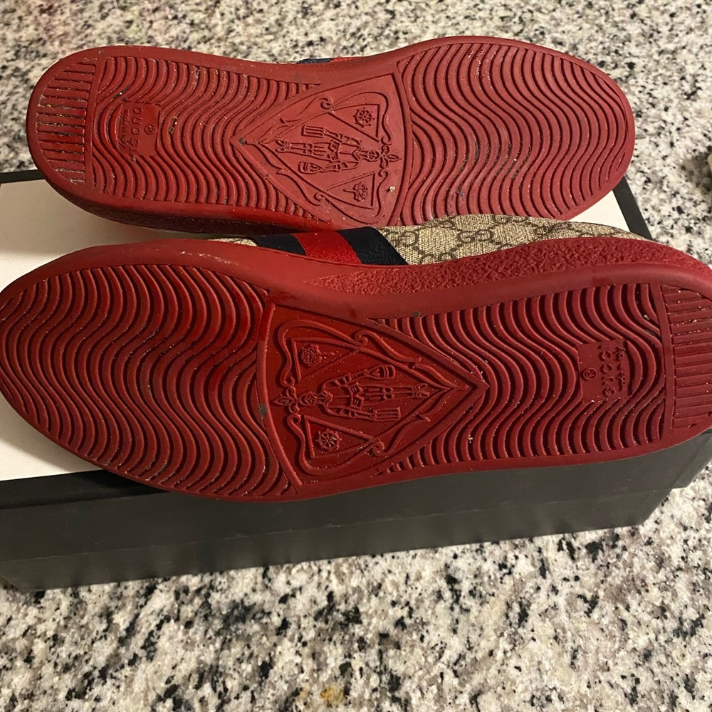 Gucci "New Ace" low-top sneaker in GG supreme canvas - Picture 6 of 12